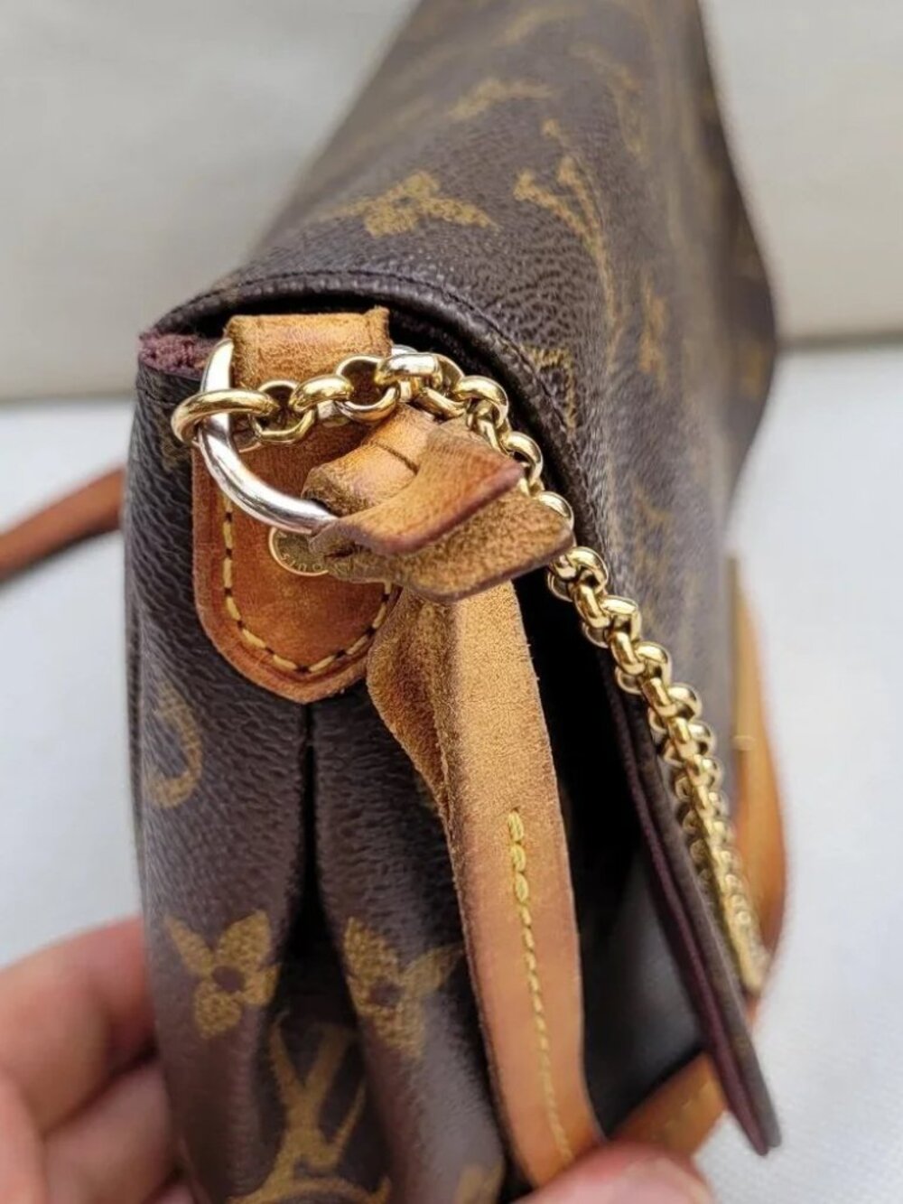 LOUIS VUITTON Favorite MM Monogram Bag - Picture 6 of 16